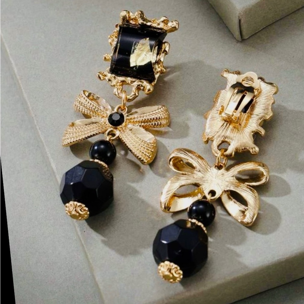 Luxury Vintage Style Bow Clip-On Earrings – New in Packaging - Picture 5 of 6